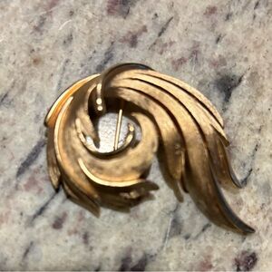 Elegant Gold-Tone Swirl Brooch